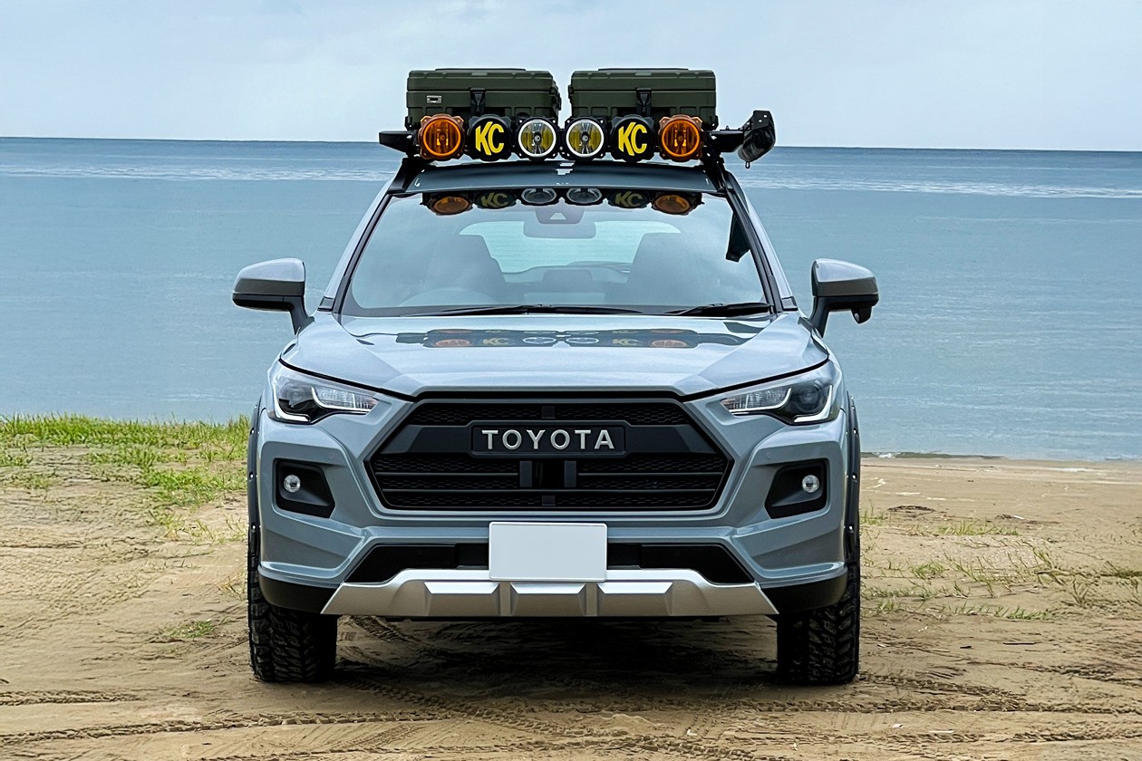 COROLLACROSSの正面